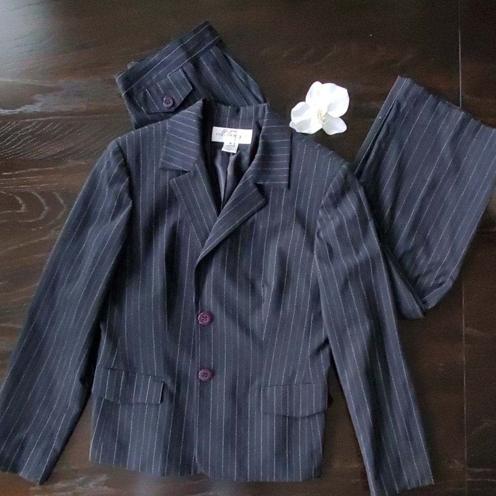 Jones New York 2 Piece Pinstripe Pant Suit